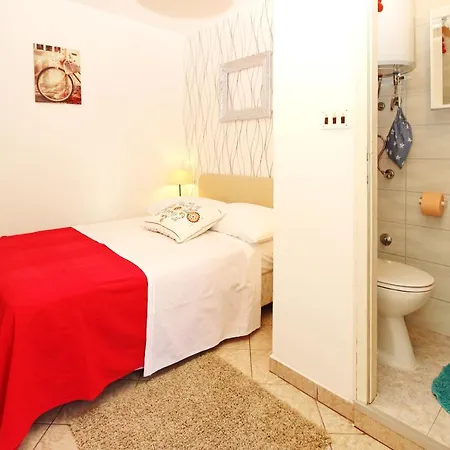 Guest house And With Parking Space Baska, Krk - 19215 Baska (Krk)